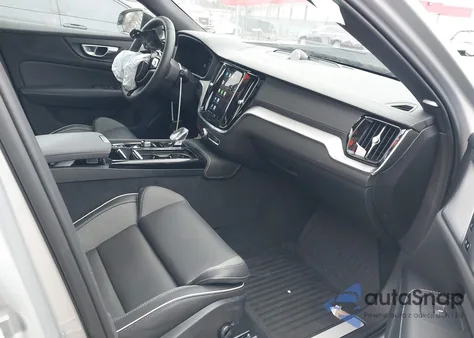 2024 Volvo V60 Recharge Plug-In Hybrid T8 Polestar Engineered z USA, uszkodzony, nr VIN YV1H60EP6R1631313